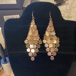 2011 Gold Tone Diamond Shaped Circle Mesh Dangle Pierced Fishhook Earrings 3"